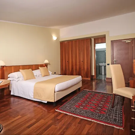 Hotel Du Parc 4*