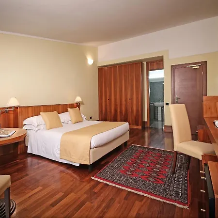 ホテル Du Parc 4*