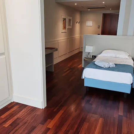 ホテル Du Parc サロ