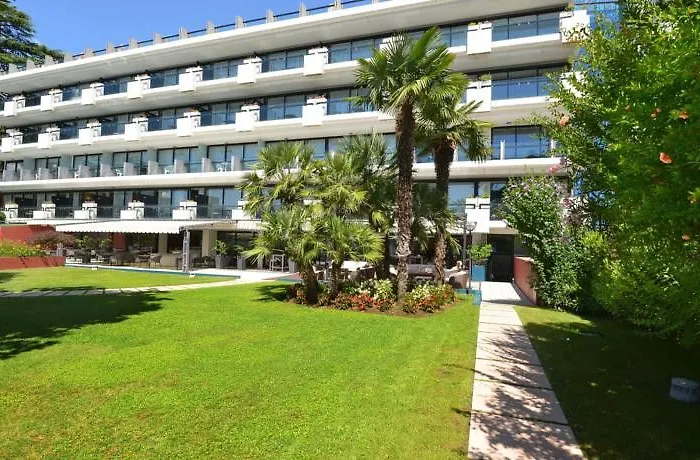 Hotel Du Parc 4*